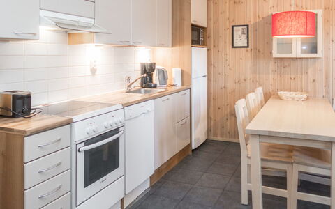 Rukatonttu D 13: Piso, Madera, Diseño De Interiores, Suelo, Mueble, Cocina, Mostrador, Electrodoméstico, Habitación, Gabinetes