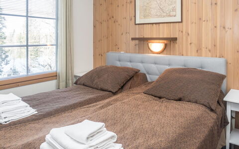 Rukatonttu D 13: Cama, Mueble, Diseño De Interiores, Habitación, Suelo, Piso, Madera, Sábana, Lecho, Habitación