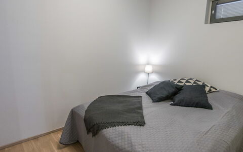 Ylälänsi 3 As 2: Habitación, Cama, Suelo, Piso, Diseño De Interiores, Madera, Sábana, Lecho, Techo, Habitación