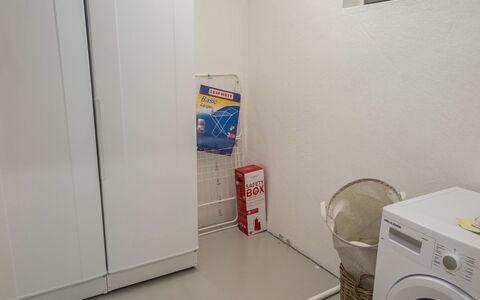 Ylälänsi 3 As 2: Lavadora, Electrodoméstico, Cuarto De Lavado, Secadora De Ropa, Electrodoméstico, Piso, Suelo, Aparato De Cocina, Habitación, Lavandería