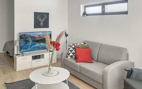 Ylälänsi 3 As 2: Mueble, Diseño De Interiores, Sofá, Piso, Suelo, Pared, Sala, Habitación, Departamento, Techo