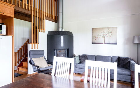 Tahkon Klubitie 2 B: Madera, Piso, Suelo, Mueble, Suelos De Madera, Diseño De Interiores, Litera, Habitación, Manchas De Madera, Madera Dura