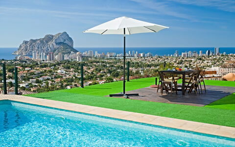 Anna: Agua, Cielo, Planta, Tiempo De Día, Paraguas, Edificio, Azul, Azur, Naturaleza, Piscina