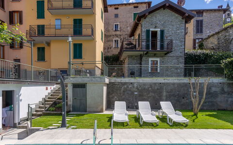 Varenna 642: Planta, Propiedad, Edificio, Cielo, Ventana, Nube, Azur, Diseño Urbano, Agua, Piscina