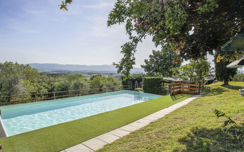 Castelfranco di Sopra 649: Piscina, El Terreno Del Lote, Jardín, Sombra, Ocio, Paisajismo, Césped, Eco Hotel, Patio Interior, Yarda
