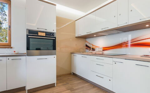 Rezydencja Park Rodzinna: Gabinetes, Edificio, Mostrador, Mueble, Ventana, Estufa De Cocina, Cocina, Aparato De Cocina, Madera, Cajón