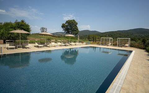 Campo Valerio: Agua, Cielo, Los Recursos Hídricos, Piscina, Planta, Nube, Azur, Árbol, Mueble Para Exteriores, Ocio