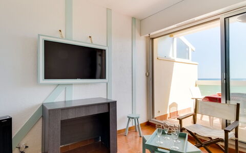 Les Jardins de la Plage: Habitación, Mueble, Propiedad, Diseño De Interiores, Sala, Edificio, Casa, Mesa, Suelo, Pared