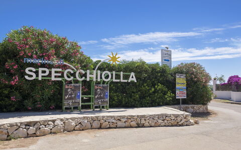 Villa Marlene: Nube, Planta, Cielo, Edificio, Superficie De La Carretera, Paisaje, Árbol, Hierba, Bienes Raíces, La Carretera