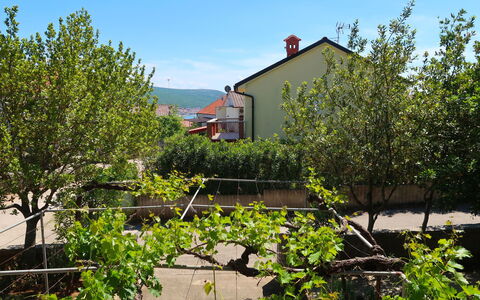 Kraljic: Planta, Cielo, Planta De La Comunidad, Paisaje Natural, Cabaña, El Terreno Del Lote, Casa, Edificio, Hierba, Barrio