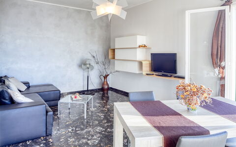 Casa Matilde - Villa Alle Cascine, Imperia: Propiedad, Mueble, Edificio, Gabinetes, Comodidad, Diseño De Interiores, Marco, Púrpura, Encendiendo, Madera