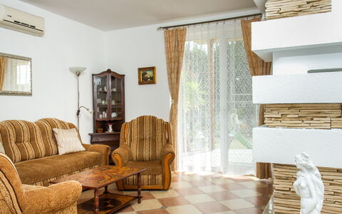 Twin Combo: Propiedad, Mueble, Marco, Madera, Diseño De Interiores, Piso, Arquitectura, Suelo, Sombra, Sofá