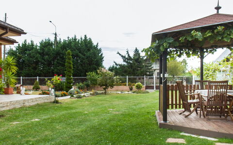 Twin Combo: Planta, Cielo, Árbol, El Terreno Del Lote, Sombra, Hierba, Luz De La Calle, Ocio, Paisaje, Bienes Raíces
