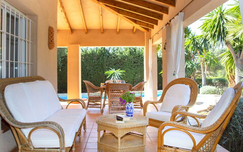 Flamenco: Mueble, Propiedad, Planta, Silla, Mesa, Sombra, Madera, Diseño De Interiores, Mueble Para Exteriores, Encendiendo