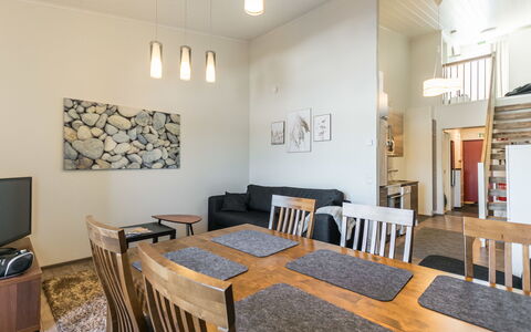 Skivillas 61 Ukkohalla (B8): Mueble, Silla, Mueble Para Exteriores, Mesa, Madera, Mesa Al Aire Libre, Cocina Y Comedor Mesa, Sombra, Jardín, Paraguas