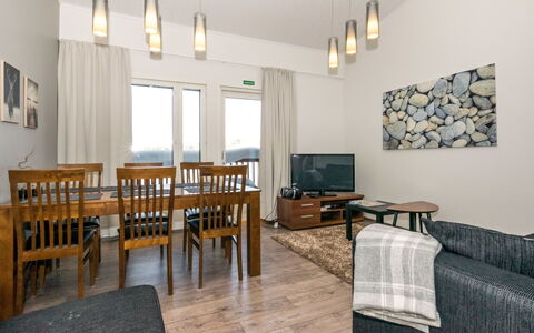 Skivillas 61 Ukkohalla (B8): Mueble, Silla, Mueble Para Exteriores, Mesa, Madera, Mesa Al Aire Libre, Cocina Y Comedor Mesa, Sombra, Jardín, Paraguas