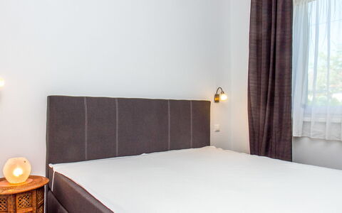 Francois: Mueble, Comodidad, Ventana, Madera, Encendiendo, Edificio, Suelo, Cama, Sombra