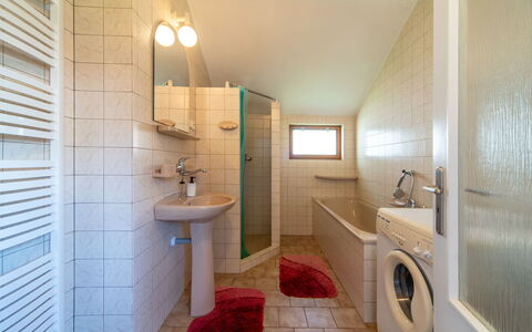 Sudoměřice: Piso, Suelo, Diseño De Interiores, Pared, Arreglo De Tubería, Baño, Techo, Lavabo Del Baño, Habitación, Grifo