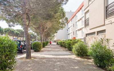 Saint Cyprien 580: Agua, Planta, Edificio, Tiempo De Día, Propiedad, Cielo, Piscina, Azur, Árbol, Cuerpo De Agua