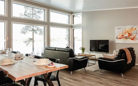 Villa Kallas: Mueble, Diseño De Interiores, Suelos De Madera, Piso, Suelo, Madera, Suelo Laminado, Sala, Sofá, Techo