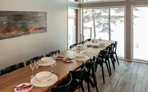 Villa Kallas: Mueble, Diseño De Interiores, Piso, Mesa, Madera, Silla, Suelo, Cocina Y Comedor Mesa, Suelos De Madera, Comedor