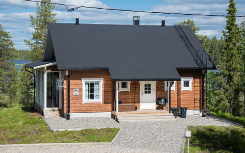 Villa Tunturisopuli: Mueble, Silla, Mueble Para Exteriores, Mesa, Madera, Mesa Al Aire Libre, Cocina Y Comedor Mesa, Sombra, Jardín, Paraguas