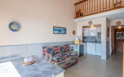 Résidence les Dunes: Edificio, Mesa, Encendiendo, Casa, Diseño De Interiores, Madera, Piso, Suelo, Pared, Sala