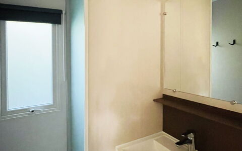 De Brenkberg: Pared, Baño, Arreglo De Tubería, Piso, Diseño De Interiores, Suelo, Lavabo Del Baño, Techo, Plomería, Habitación