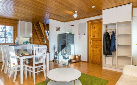 Alppikylä 3A: Mueble, Silla, Mueble Para Exteriores, Mesa, Madera, Mesa Al Aire Libre, Cocina Y Comedor Mesa, Sombra, Jardín, Paraguas