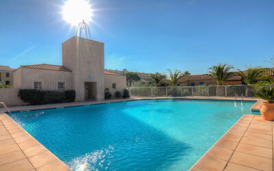 Saint Cyprien 770: Agua, Cielo, Planta, Piscina, Edificio, Árbol, Azur, Ocio, Mueble Para Exteriores, Sombra