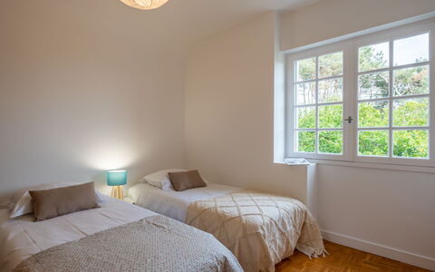 Le Moulin: Propiedad, Mueble, Ventana, Ligero, Comodidad, Azur, Madera, Encendiendo, Sombra