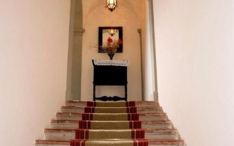 Residenza D'epoca: Escalera, Diseño De Interiores, Edificio, Planta De Casa, Planta, Madera, Piso, Puerta, Techo