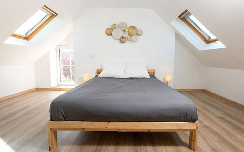 La Grève: Mueble, Habitación, Cama, Piso, Madera, Suelo, Diseño De Interiores, Suelos De Madera, Lecho, Encendiendo
