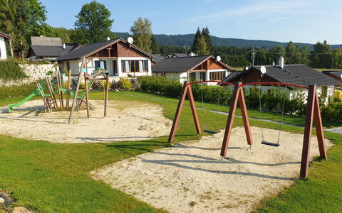 Lipno Nad Vltavou 87: Planta, Cielo, Propiedad, Árbol, Sombra, El Terreno Del Lote, Casa, Nube, Ocio, Edificio