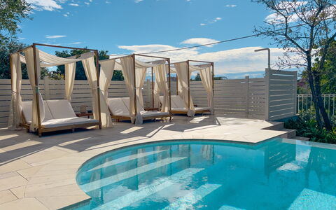 Villa Mimosa - Diano Marina: Agua, Nube, Cielo, Propiedad, Piscina, Planta, Azur, Sombra, Edificio, Arquitectura