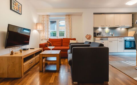 Kaprun 605: Mueble, Propiedad, Televisión, Comodidad, Mesa, Diseño De Interiores, Encendiendo, Madera, Edificio, Sofá