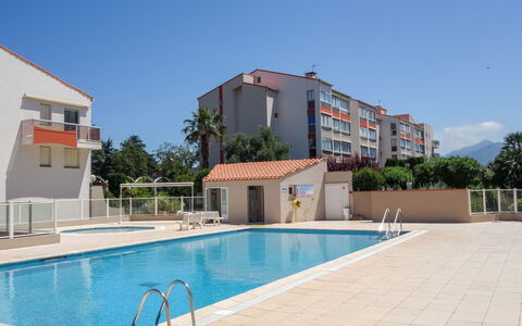 Les Golfes Clairs: Agua, Cielo, Planta, Piscina, Edificio, Azur, Árbol, Sombra, Ocio, Condominio