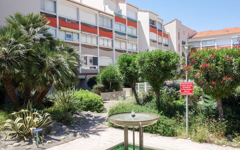 Les Golfes Clairs: Planta, Cielo, Edificio, Propiedad, Ventana, Arquitectura, Agua, El Terreno Del Lote, Diseño Urbano, Barrio