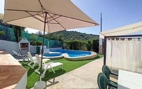 El Viso: Planta, Edificio, Sombra, Cielo, Mueble Para Exteriores, Sunlounger, Piscina, Diseño De Interiores, Mesa, Paraguas