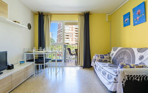 Oromar: Mueble, Edificio, Mesa, Azur, Comodidad, Madera, Sala, Diseño De Interiores, Suelo, Planta De Casa