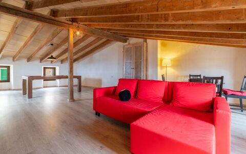 Boutique House: Propiedad, Mueble, Madera, Encendiendo, Diseño De Interiores, Suelo, Sofá, Comodidad, Piso, Sala