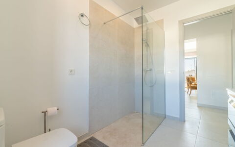 Can Rochet: Propiedad, Edificio, Alcachofa De La Ducha, Puerta De La Ducha, Casa, Puerta, Baño, Arreglo De Tubería, Ducha