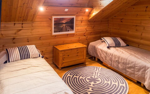 Tahkon Rantatupa 7 B: Mueble, Silla, Mueble Para Exteriores, Mesa, Madera, Mesa Al Aire Libre, Cocina Y Comedor Mesa, Sombra, Jardín, Paraguas