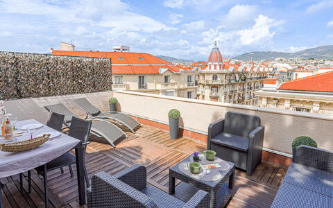 Les Terrasses de L'Escurial: Planta, Edificio, Tiempo De Día, Propiedad, Agua, Cielo, Azul, Azur, Árbol, Arecales