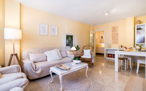 Rincon Dorado: Mesa, Mueble, Propiedad, Sofá, Edificio, Diseño De Interiores, Encendiendo, Naranja, Planta De Casa, Madera