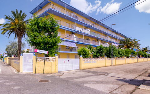Las Perlas: Nube, Cielo, Edificio, Árbol, Sombra, Diseño Urbano, Barrio, Barrio Residencial, Asfalto, Casa