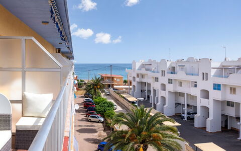 Las Perlas: Nube, Cielo, Edificio, Tiempo De Día, Propiedad, Ventana, Azur, Diseño Urbano, Planta, Árbol