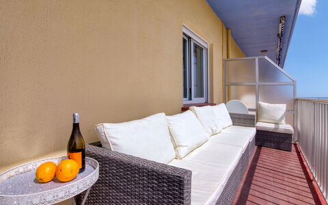 Las Perlas: Propiedad, Mueble, Mesa, Comodidad, Ventana, Cielo, Madera, Diseño De Interiores, Suelo, Sombra