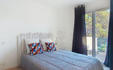 Les Grenadines: Cama, Mueble, Lecho, Habitación, Sábana, Diseño De Interiores, Linos, Arrojar La Almohada, Textil, Suelo