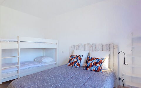 Les Grenadines: Habitación, Cama, Mueble, Madera, Lecho, Suelo, Sábana, Diseño De Interiores, Piso, Linos